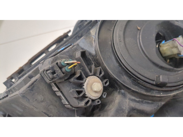 Фара передняя  Toyota Prius 2003-2009 левая 