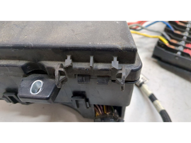 Блок предохранителей  Ford Focus 3 2014-2019      AV6Z14A003AA, CV6Z14A003BA, 14A068   