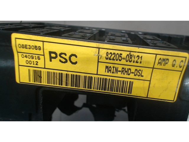 Блок предохранителей SsangYong Rexton 2001-2007 8220508121 2.7