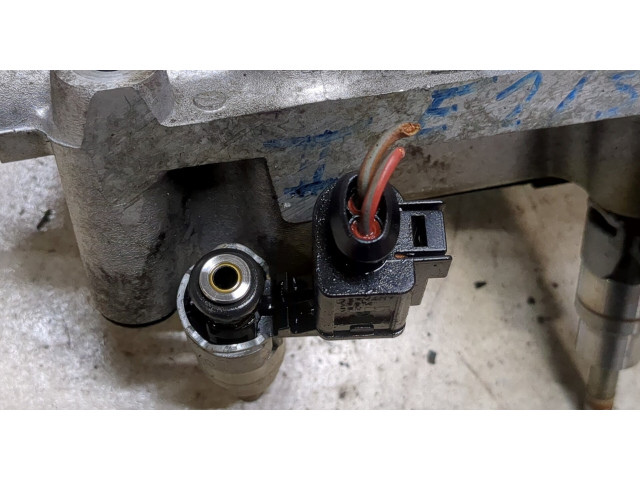 Форсунка топливная  Volkswagen Golf 5 2003-2009         