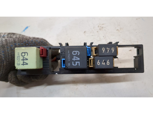 Блок реле Volkswagen Golf Plus