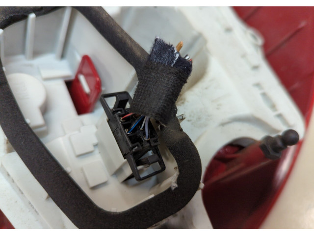 Задний фонарь 5L0945095, 5L0945111