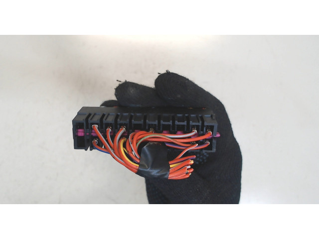 Блок предохранителей Audi A6 (C6) Allroad 2006-2008 4D0937501 3