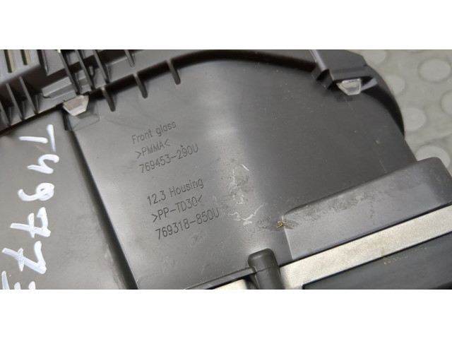 Панель приборов Volvo XC40