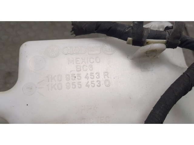 Бачок омывателя  Volkswagen Jetta 5 2004-2010    