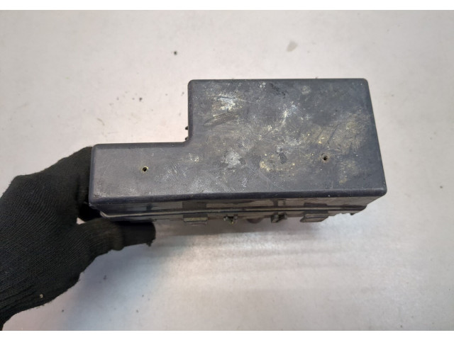 Блок предохранителей  Infiniti QX56 2004-2010      243827S010    5.6