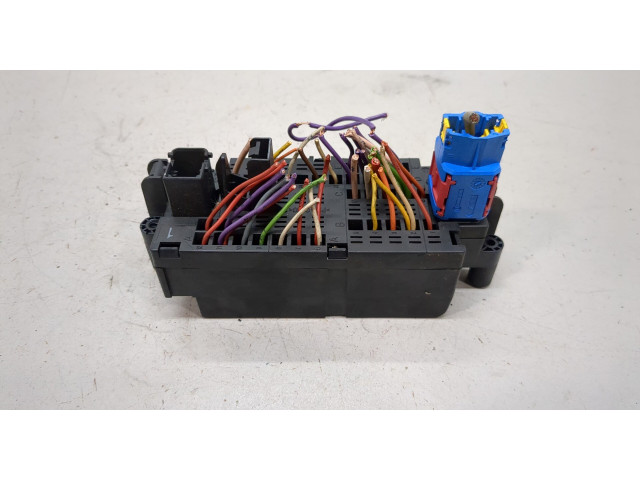 Блок предохранителей  Peugeot 406 1999-2004         