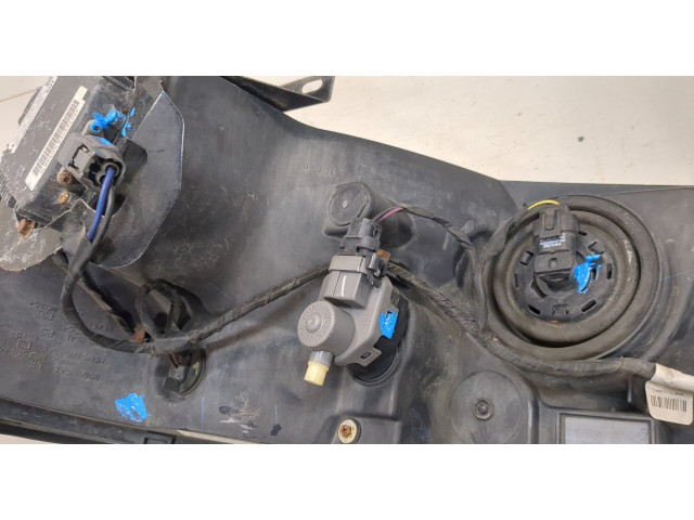 Фара передняя  Infiniti QX56 2004-2010 правая 