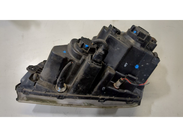 Фара передняя KIA Sorento 2002-2009 правая