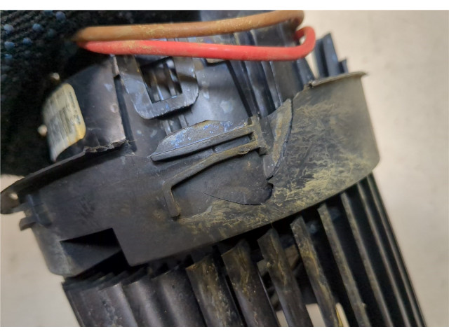 Моторчик печки Dacia Sandero 2012- 272102798R 272102798R