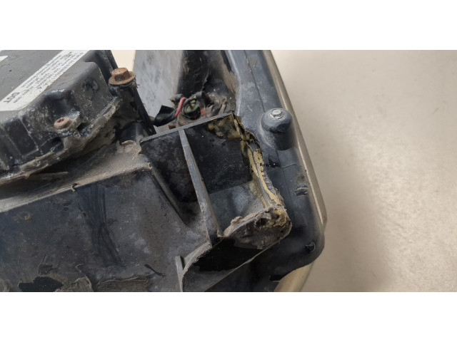 Фара передняя  Infiniti QX56 2004-2010 правая 