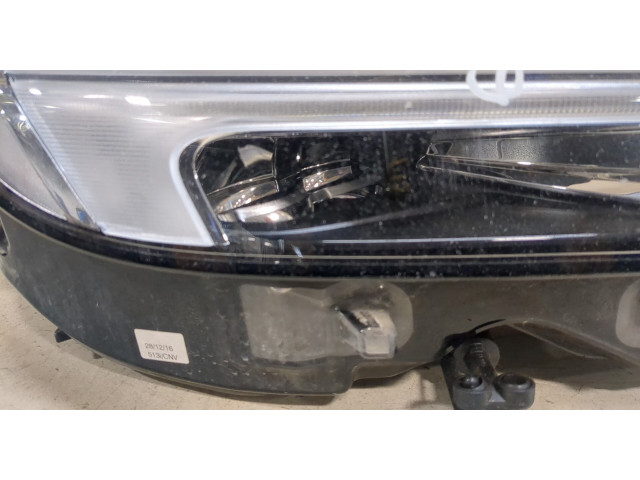 Фара передняя  Volvo S90 2016-2020 правая 