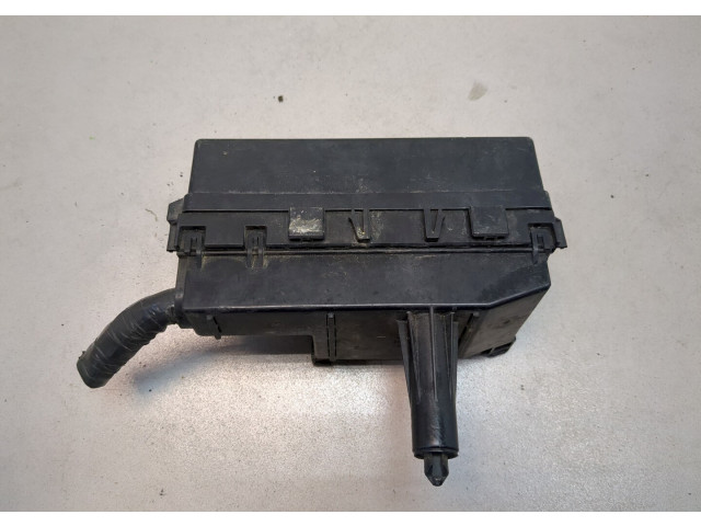 Блок предохранителей  Infiniti QX56 2004-2010      243827S010    5.6