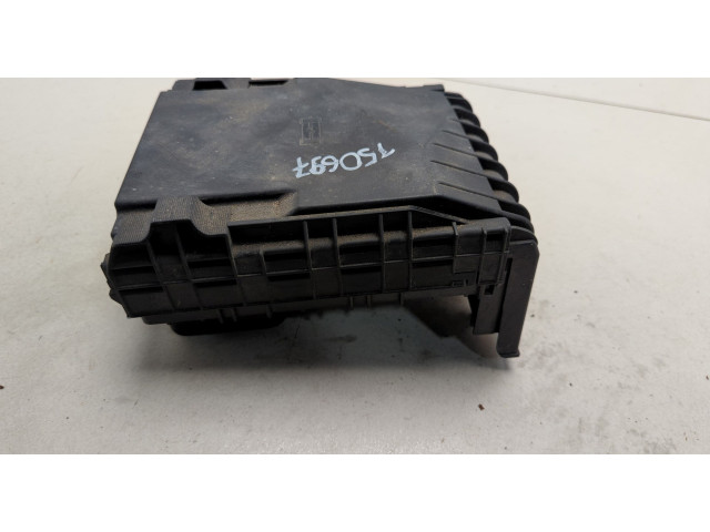 Блок предохранителей  Volkswagen Golf Plus      1K0937125   