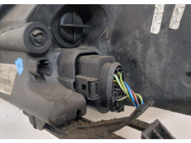 Фара передняя  Ford Focus 2 2008-2011 правая 