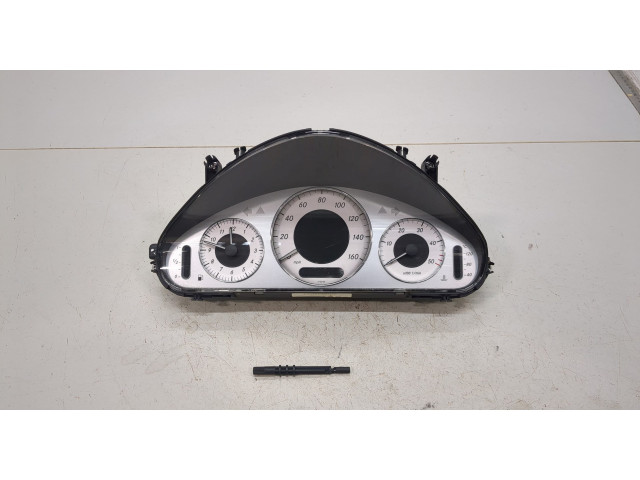 Панель приборов  Mercedes E W211 2002-2009            