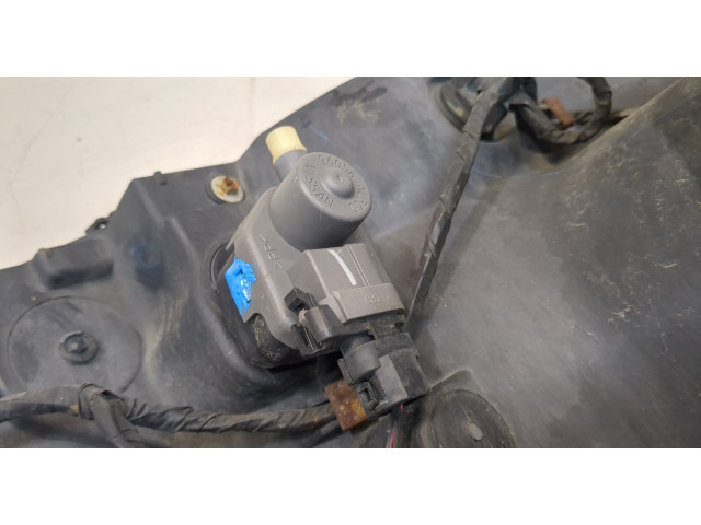 Фара передняя  Infiniti QX56 2004-2010 правая 