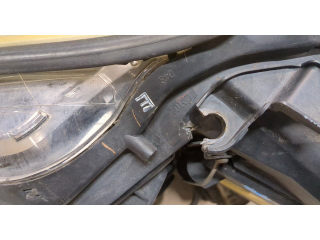 Фара передняя Lexus IS 2005-2013 правая