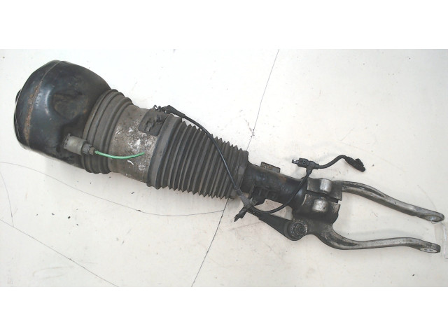 Стойка амортизатора BMW 7 G11, G12 2015-2019 3106877559, 37106899043 7 3 дизель