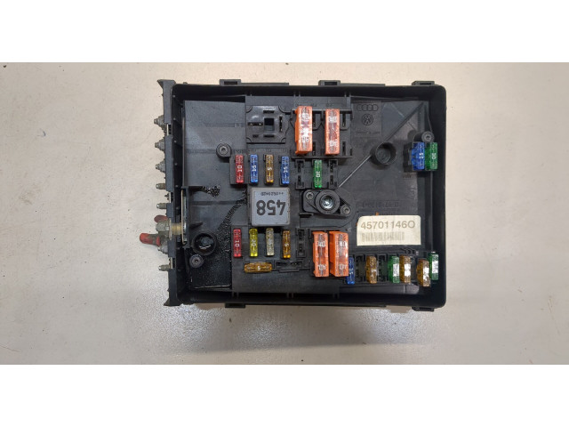 Блок предохранителей  Volkswagen Golf Plus         