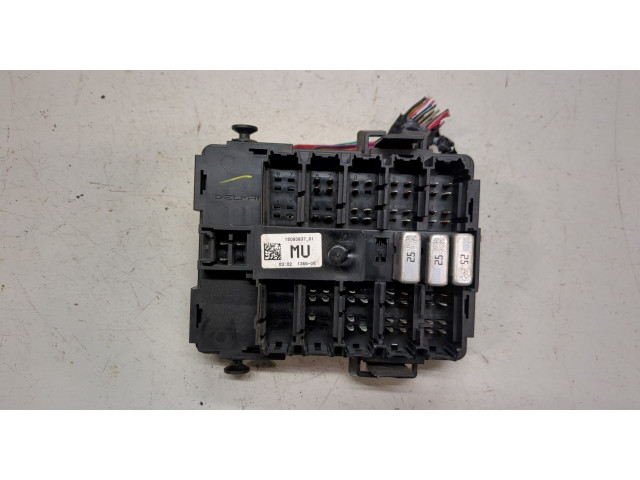 Блок реле  Chevrolet Tahoe 2006-2014      1509383701    5.3