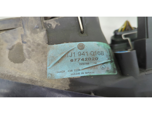 Фара передняя  Volkswagen Golf 4 1997-2005 правая 