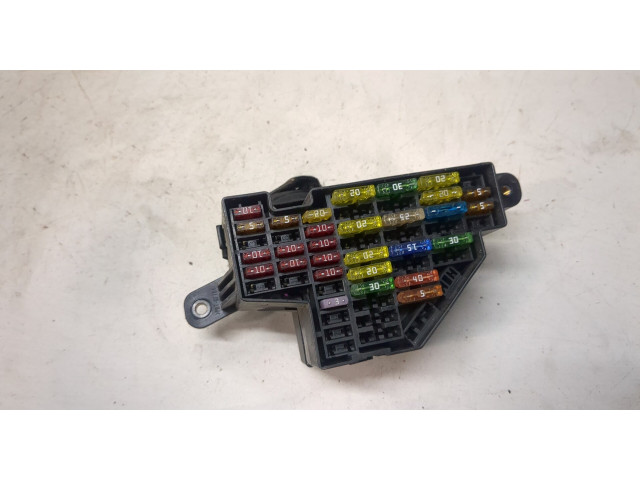 Блок предохранителей  Volkswagen Passat 7 2010-2015 Европа            