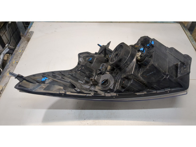 Фара передняя  Renault Trafic 2014-2021 правая 