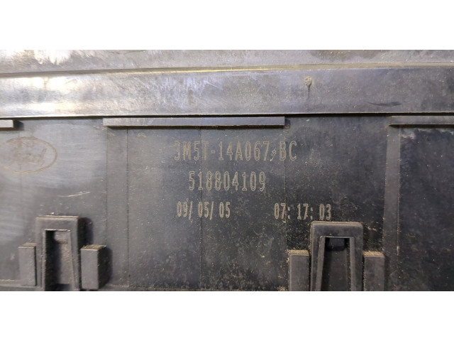 Блок предохранителей  Ford Focus 2 2005-2008      3M5T14K733PGG   