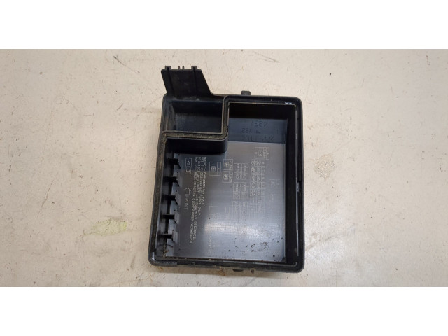 Крышка блока предохранителей Mitsubishi Outlander 2003-2009