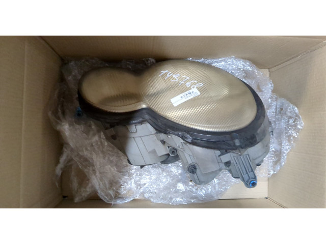 Фара передняя Mercedes C W203 2000-2008 правая