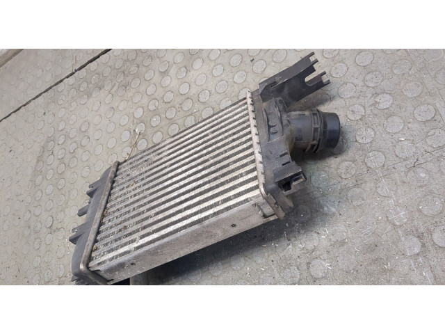 Интеркулер Dacia Sandero 2012-