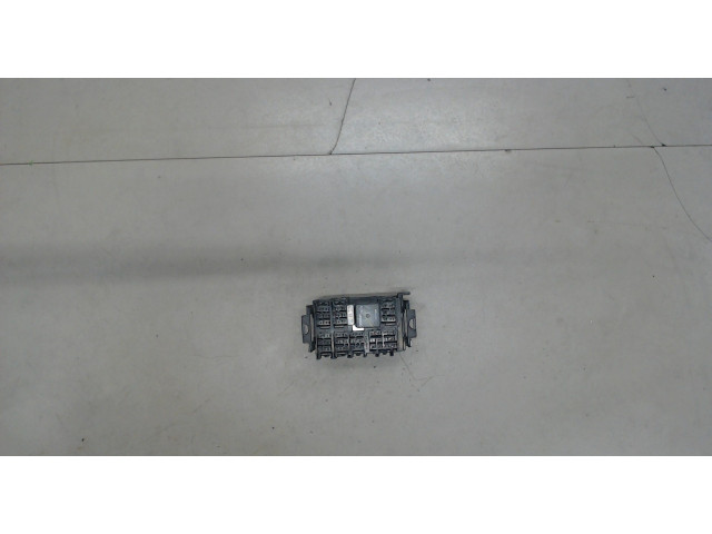 Блок реле  Chevrolet Tahoe 1999-2006      1577099501    5.3