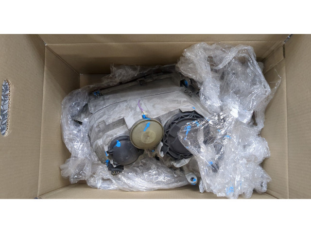 Фара передняя Mercedes C W203 2000-2007 левая