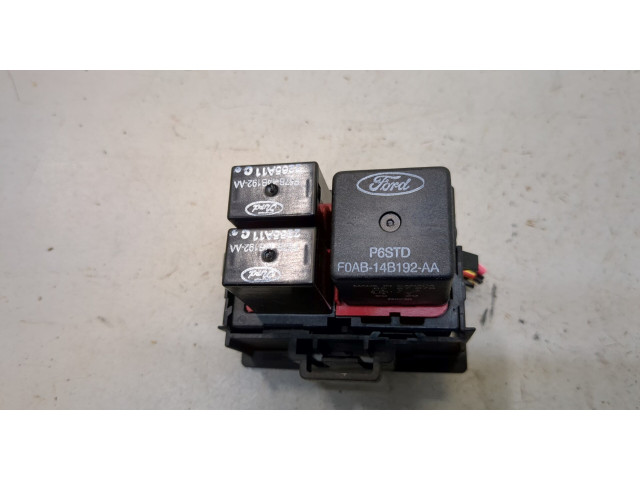 Блок реле  Lincoln Navigator 2002-2006         