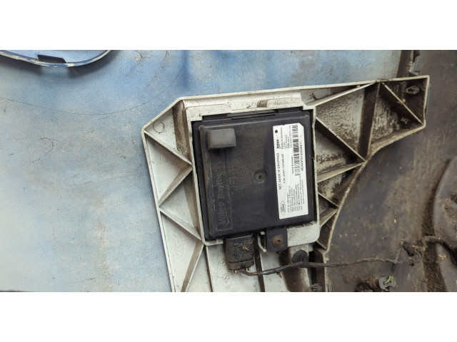 Бампер  Ford Focus 3 2011-2015 задний   1719100, BM5117866AC, 1719425, BM5117865ADXWAA, 2121135, BM5117864AEXWAA