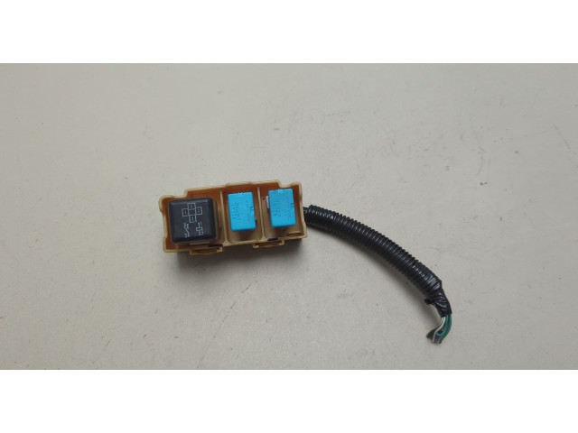 Блок реле  Toyota Highlander 1 2001-2007         