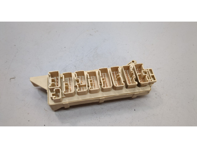 Блок предохранителей Mazda MPV 1999-2006