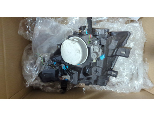 Фара передняя Nissan Pathfinder 2004-2014 правая