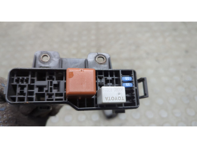 Блок реле  Toyota Avensis 2 2003-2008         