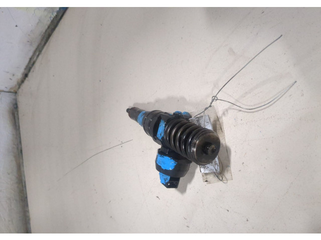 Форсунка топливная Volkswagen Touran 2003-2006 038130073AG