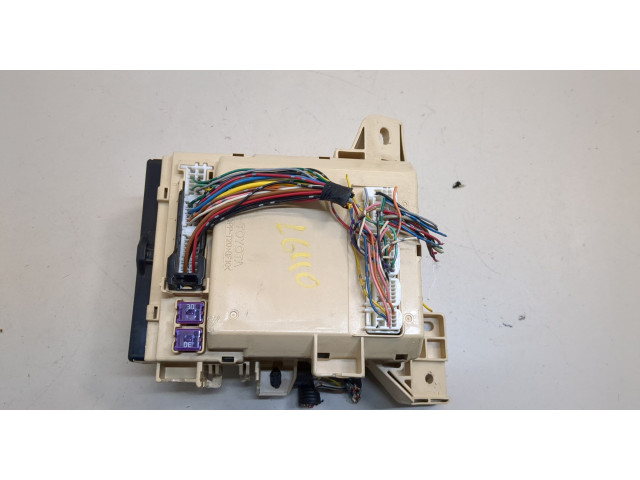 Блок предохранителей  Toyota Camry V40 2006-2011      8273006521   