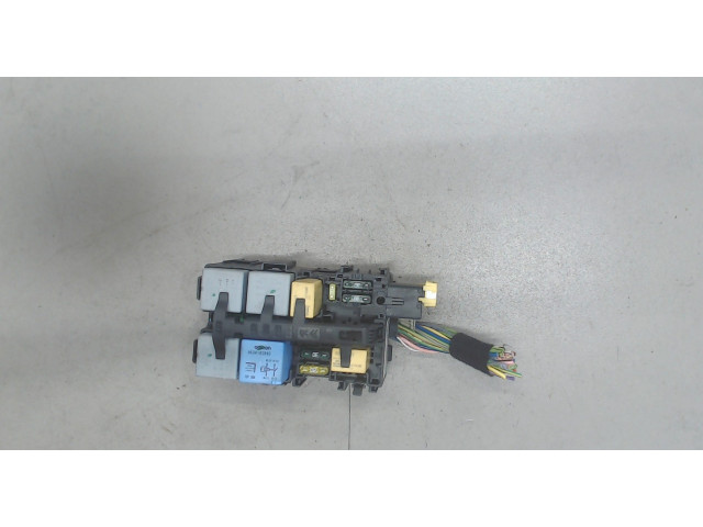 Блок реле  Citroen C4 Picasso 2013-2016           1.6