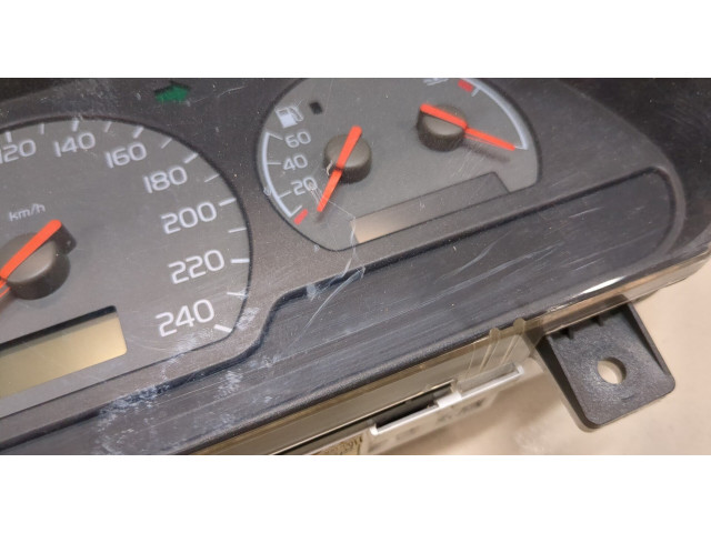 Панель приборов  Volvo S40 / V40 1995-2004            