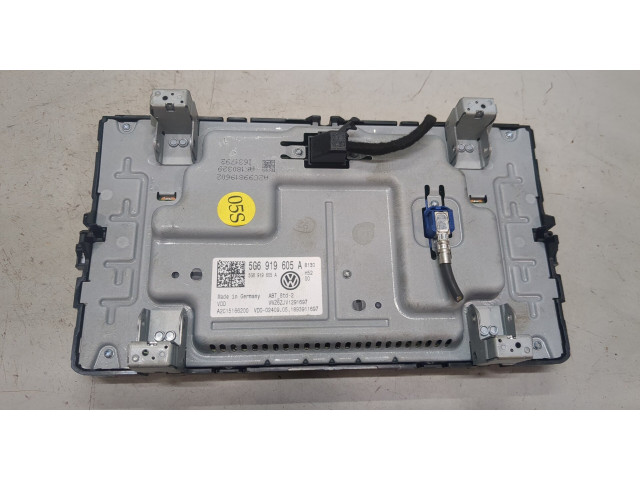 Дисплей мультимедиа  Volkswagen Passat 8 2015- 5G6919605A       