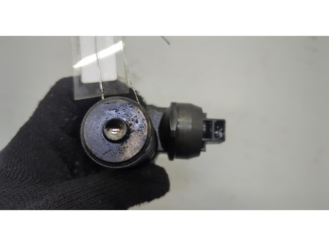 Форсунка топливная Volkswagen Golf 5 2003-2009 038130073BN