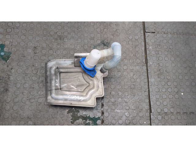 Бачок омывателя  Volkswagen Jetta 5 2004-2010    