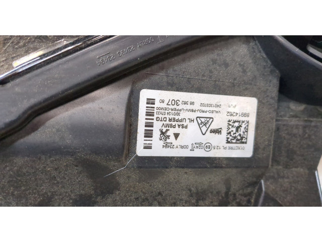 Фара передняя  Peugeot 3008 2020- правая 