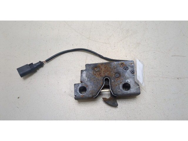 Замок капота  Skoda Rapid     