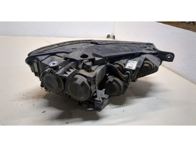 Фара передняя Volkswagen Passat 8 2015- левая